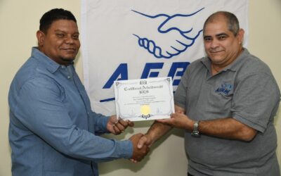 Certificaat uitreiking van de cursus Arbeidsrecht BES aan de shop stewards en leden van AFBW